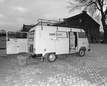 884780 Afbeelding van een voertuig van de rampendienst van de R.O.V.U. (Samenwerkingsverband Ruimtelijke Ordening, ...